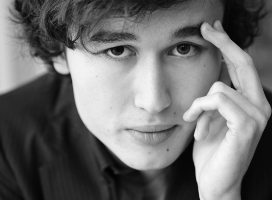 Daniel Lozakovich joue et dirige Bach
