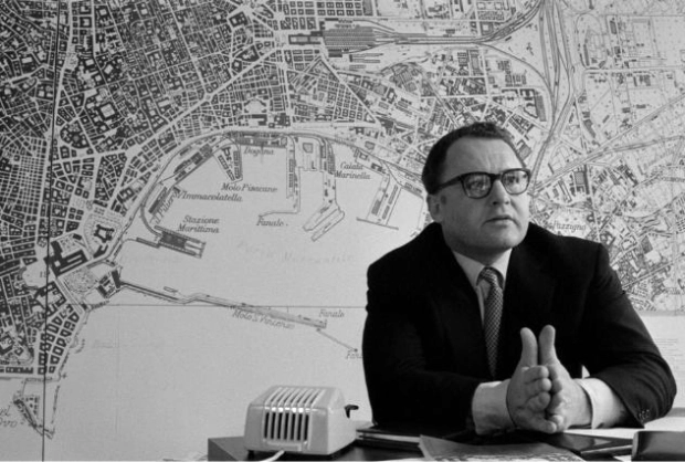 Hands Over the City by Francesco Rosi